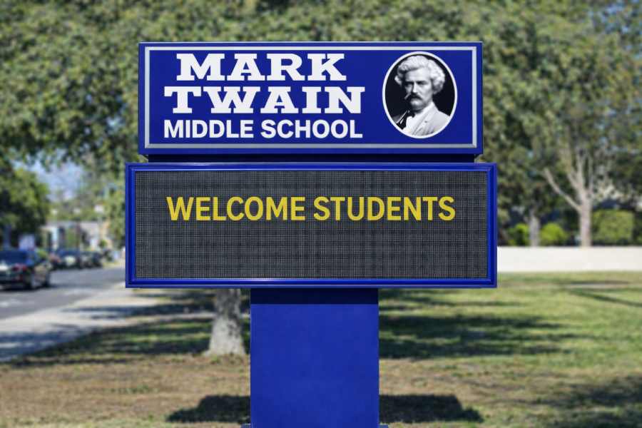 Mark Twain School Sign. South Robertson Yild Guven