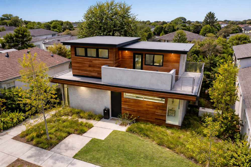 Mar Vista Realtor Home at day